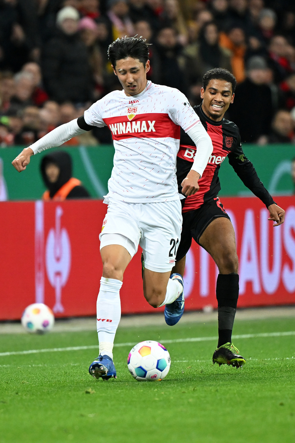 太狠了！里尔围绕德国杯远射贴柱公牛未来可期，今晨勒沃库森复出首秀