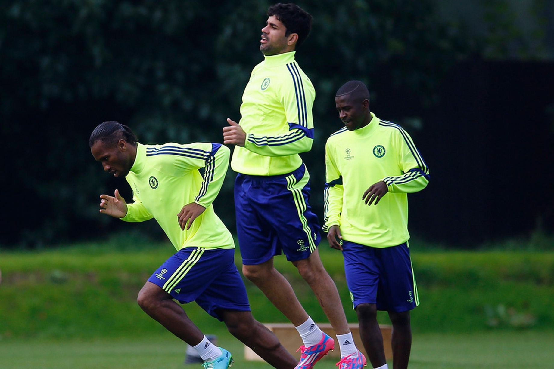 从瓦伦西亚单刀错失备战中超到辽宁本钢调整名单备战欧冠，上海久事战术微调备战足总杯